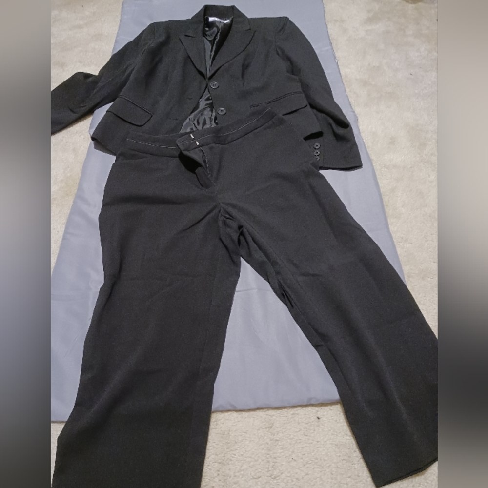 Nine & CO suit